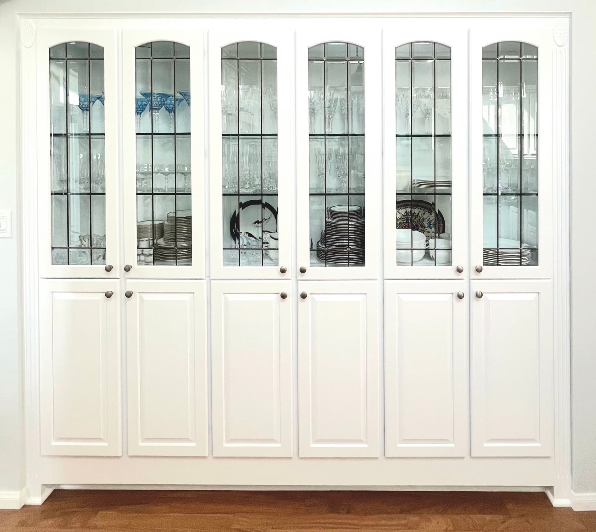 Gallery photos for La Jolla Cabinet Makeover with Pure White Elegance: Image #1