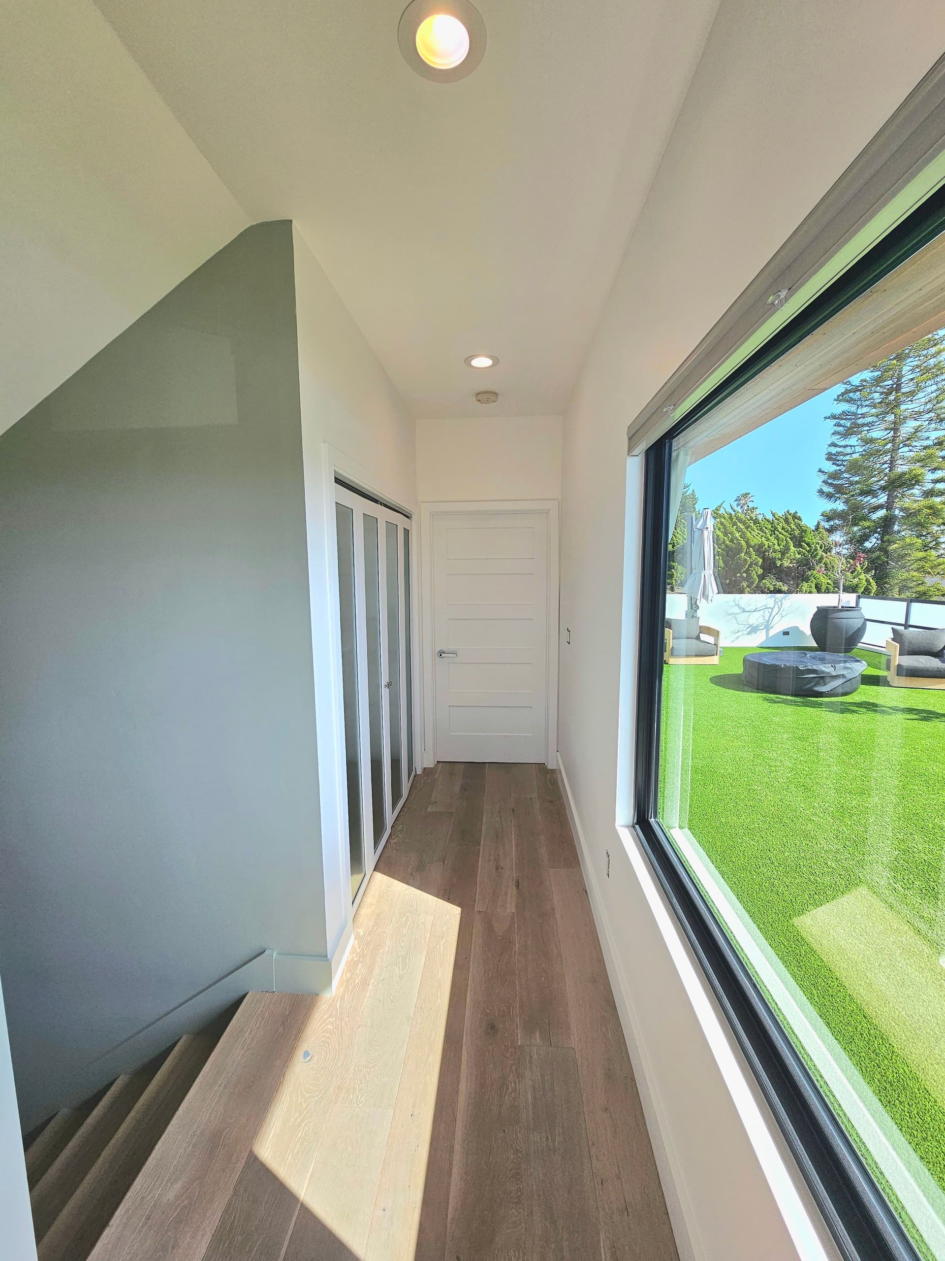 Clean Lines and Crisp Finishes at a La Jolla Home image