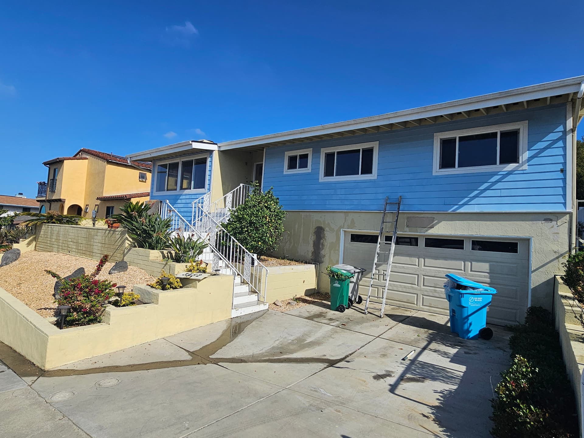 Gallery photos for San Diego Hillside Home Gets a Clean Modern Exterior Repaint: Image #4