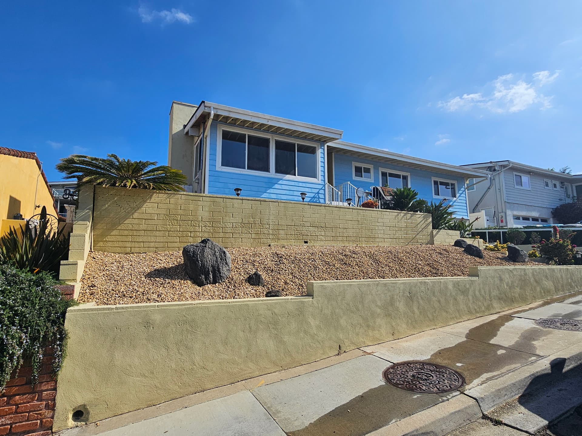 Gallery photos for San Diego Hillside Home Gets a Clean Modern Exterior Repaint: Image #3
