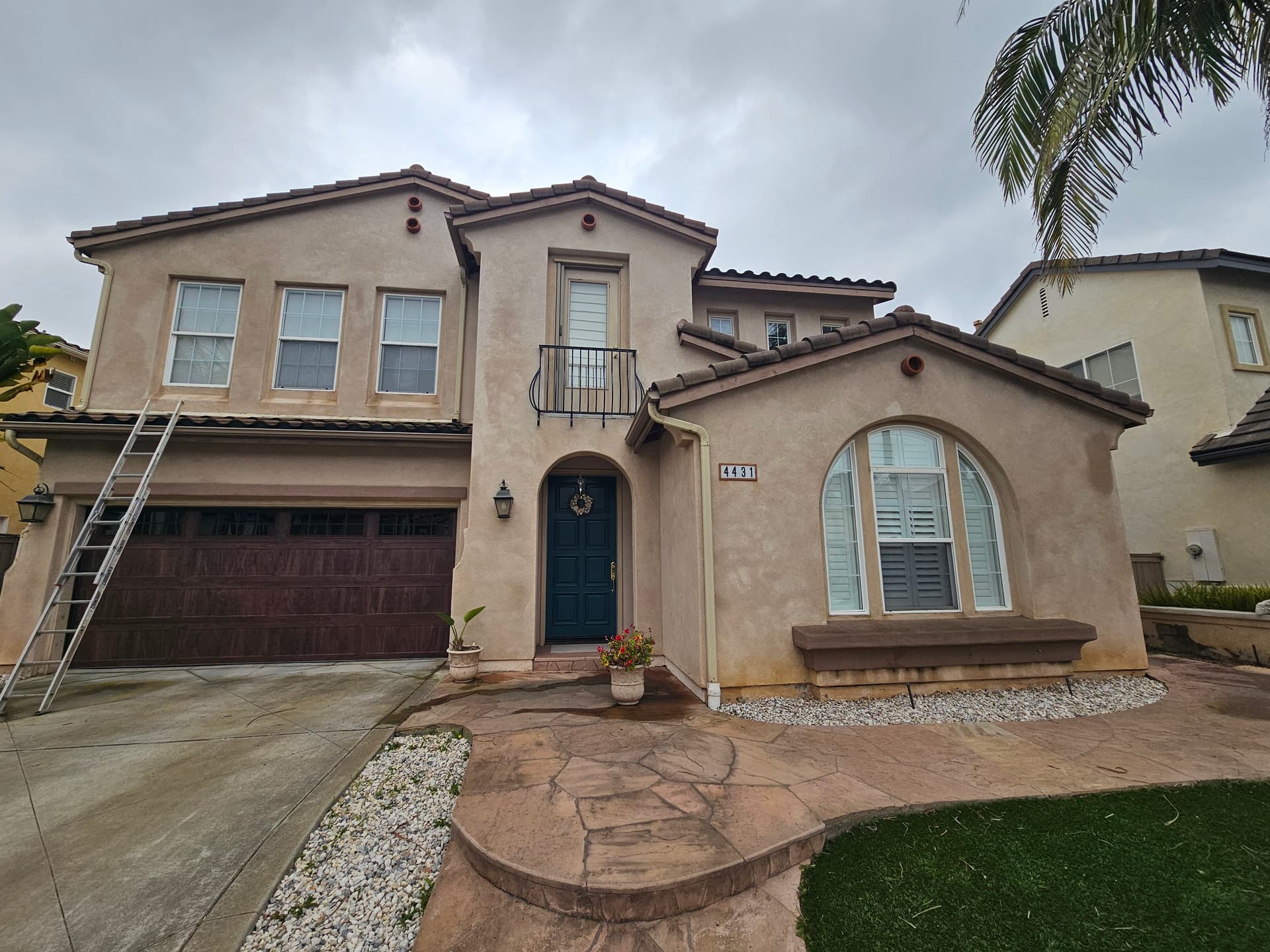 Gallery photos for Carmel Valley Stucco Home Gets a Bold Modern Exterior Repaint: Image #5