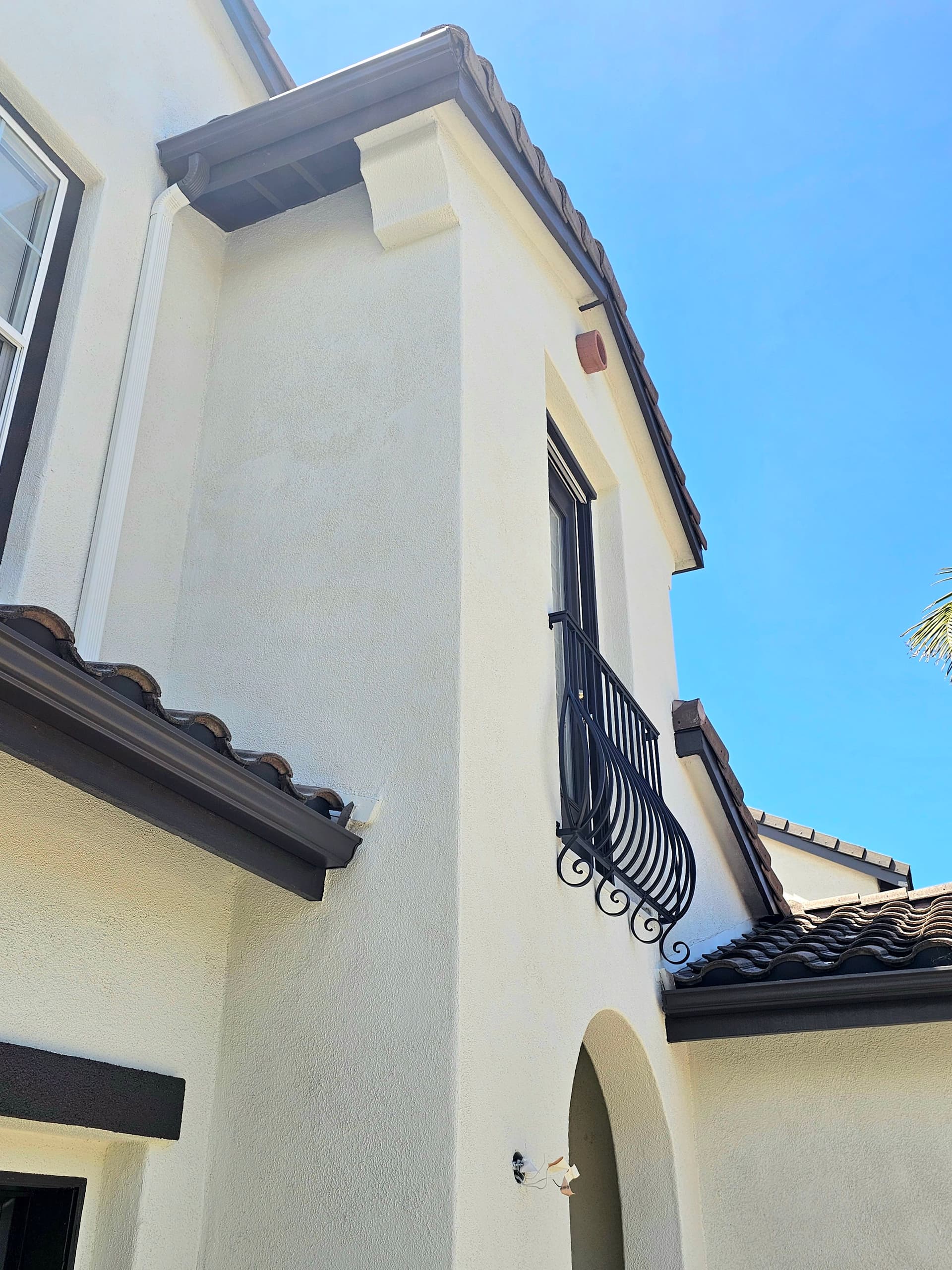 Gallery photos for Carmel Valley Stucco Home Gets a Bold Modern Exterior Repaint: Image #4