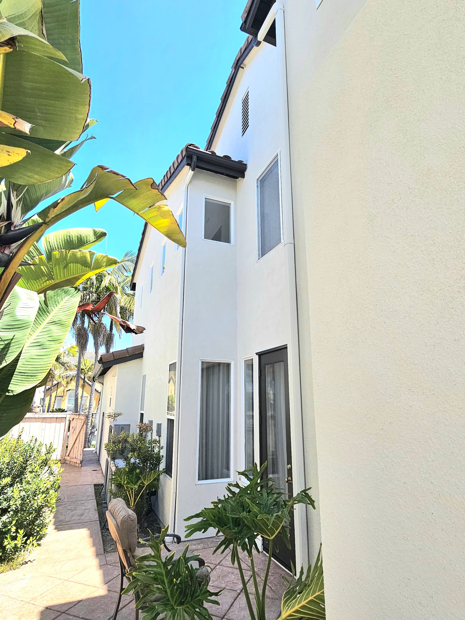 Gallery photos for Carmel Valley Stucco Home Gets a Bold Modern Exterior Repaint: Image #2