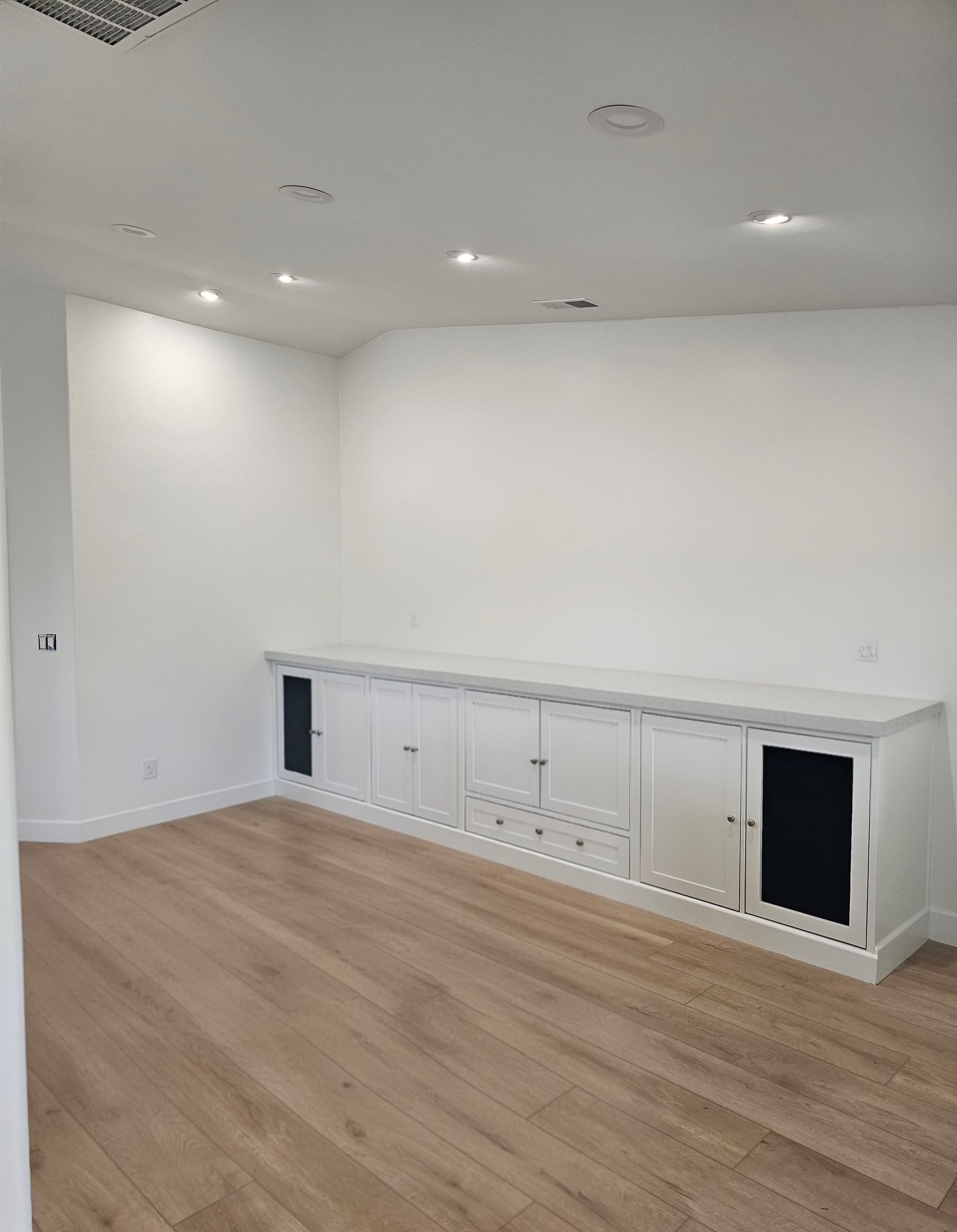 Gallery photos for Interior Refresh in La Jolla - Modern Elegance Unveiled: Image #1