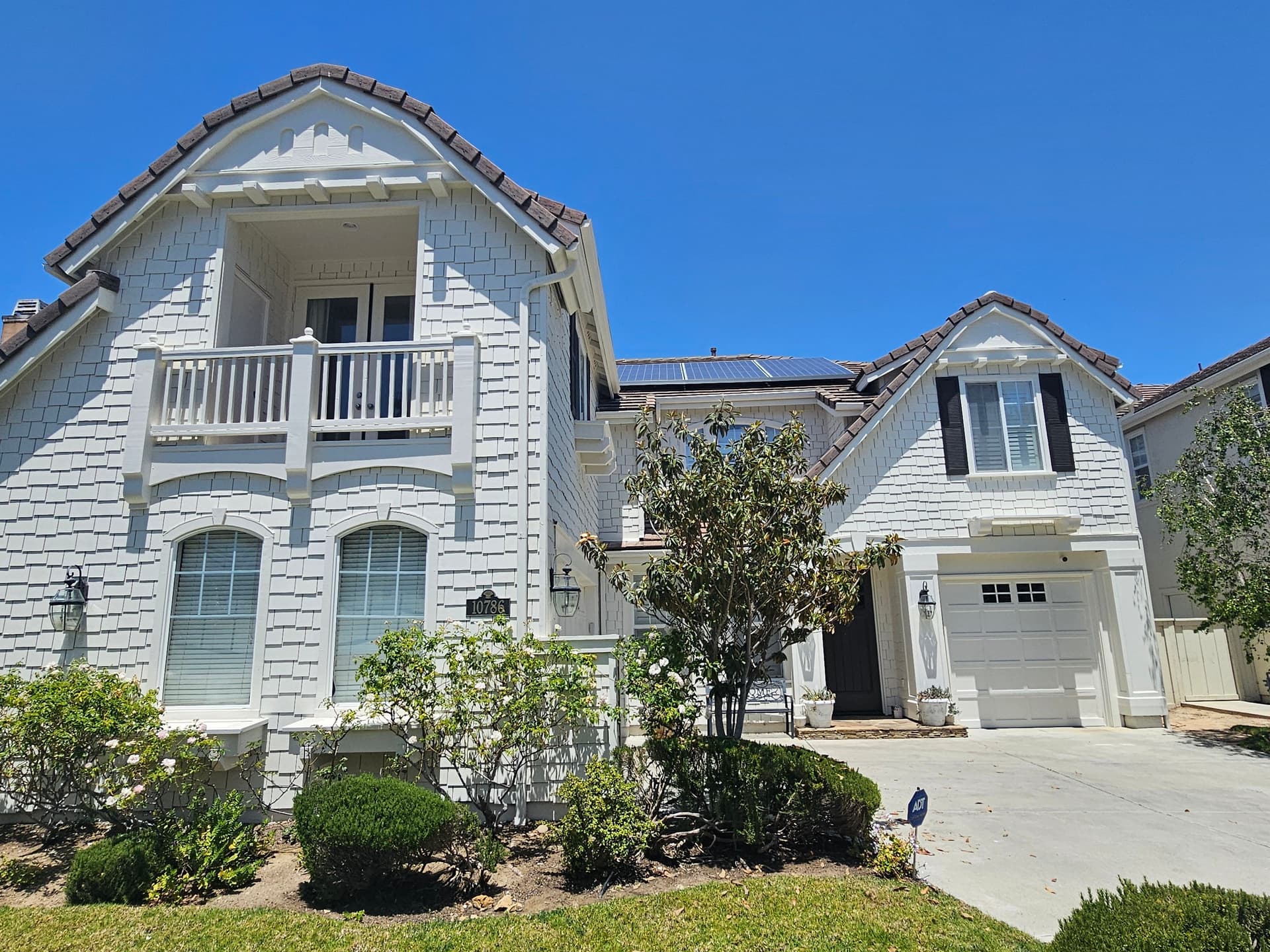 Gallery photos for Shingle-Style Home Gets a Bright Coastal Makeover in Carmel Valley: Image #2
